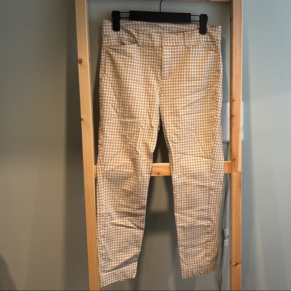 Old Navy Tan Chinos Classic Style